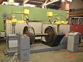 Установка для автоматической  наплавки под слоем флюса  гребней цельнокатанных вагонных колес